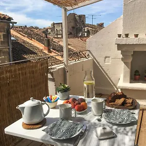 arles-sous-les-toits-terrasse-proche-des-arnes.fr-provencehotel.com/